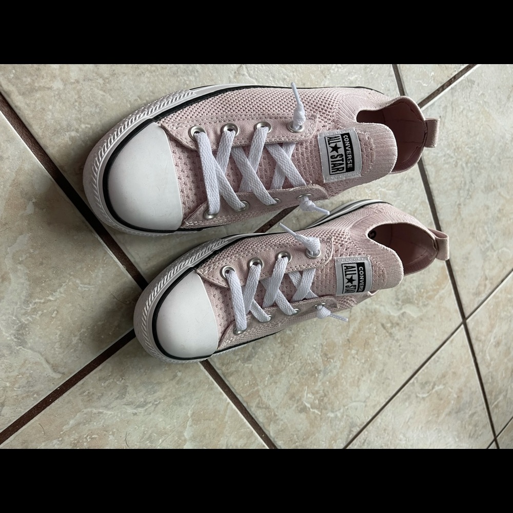 New women’s knit converse